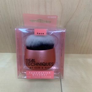 BNIB Real Techniques Foundation blender